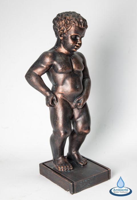 Figura del Niño de Bruselas "Manneken Pis" 40cm de  Ambienté™