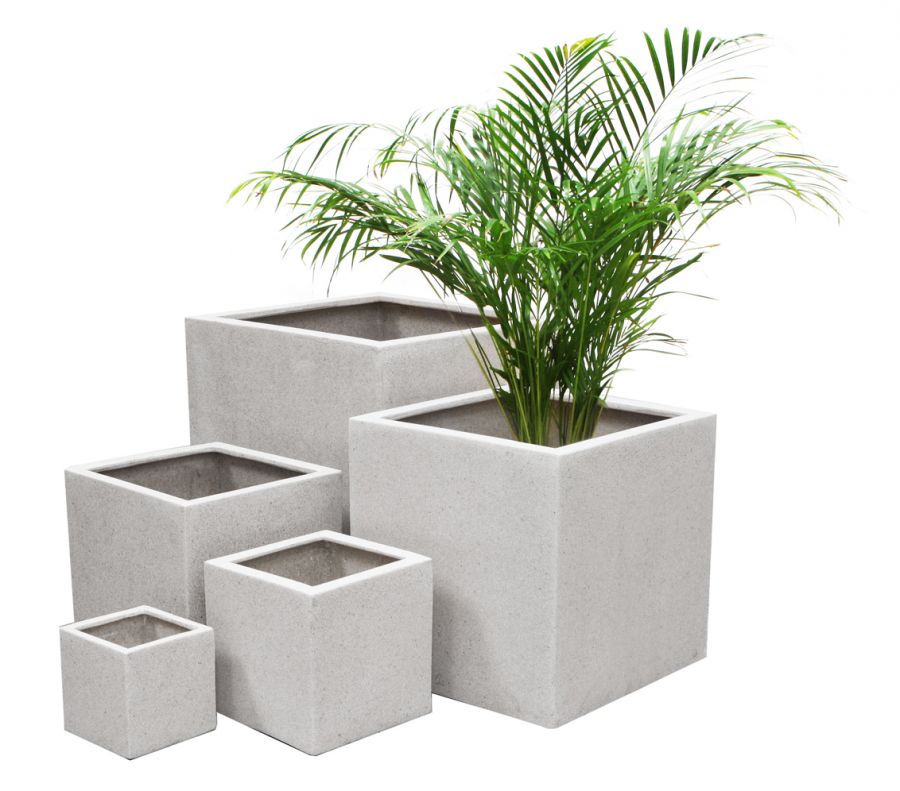 Vaso di forma Cubica con finitura in Poly-Terrazzo-colore Bianco –Medium 30cm