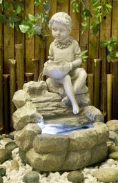 Fuente niña sentada en estanque con Luz LED